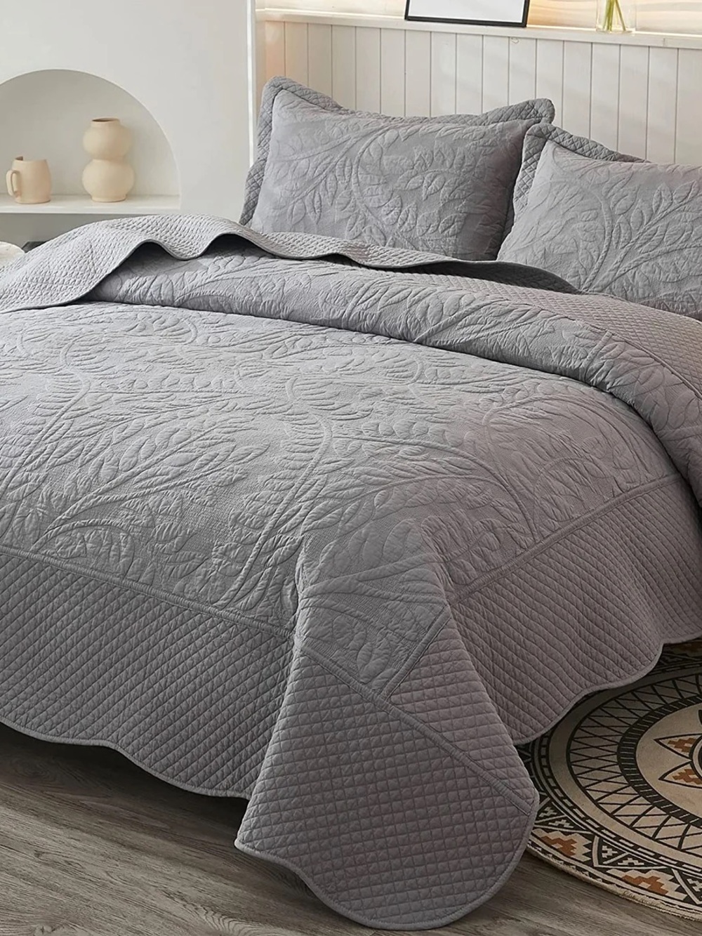 Quilted Leaf-Pattern 3 piece 100% cotton Bedspread Set - Gray